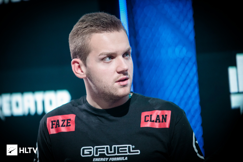 朱开：Uzi的加入对所有的年轻选手有一种激励和榜样的作用